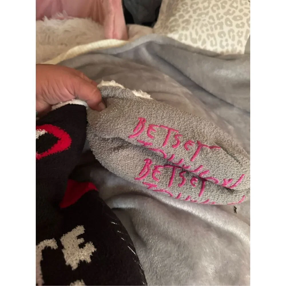 2x betsey johnson footie & calf cabin fur slipper socks nwt s/m or L/xl vampire